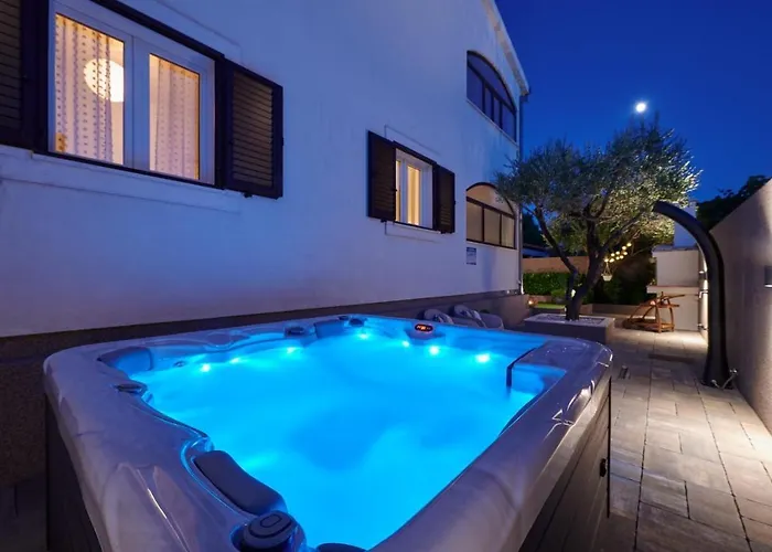 Demonta * Трогір