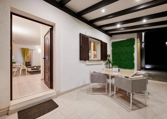 Demonta Villa Trogir